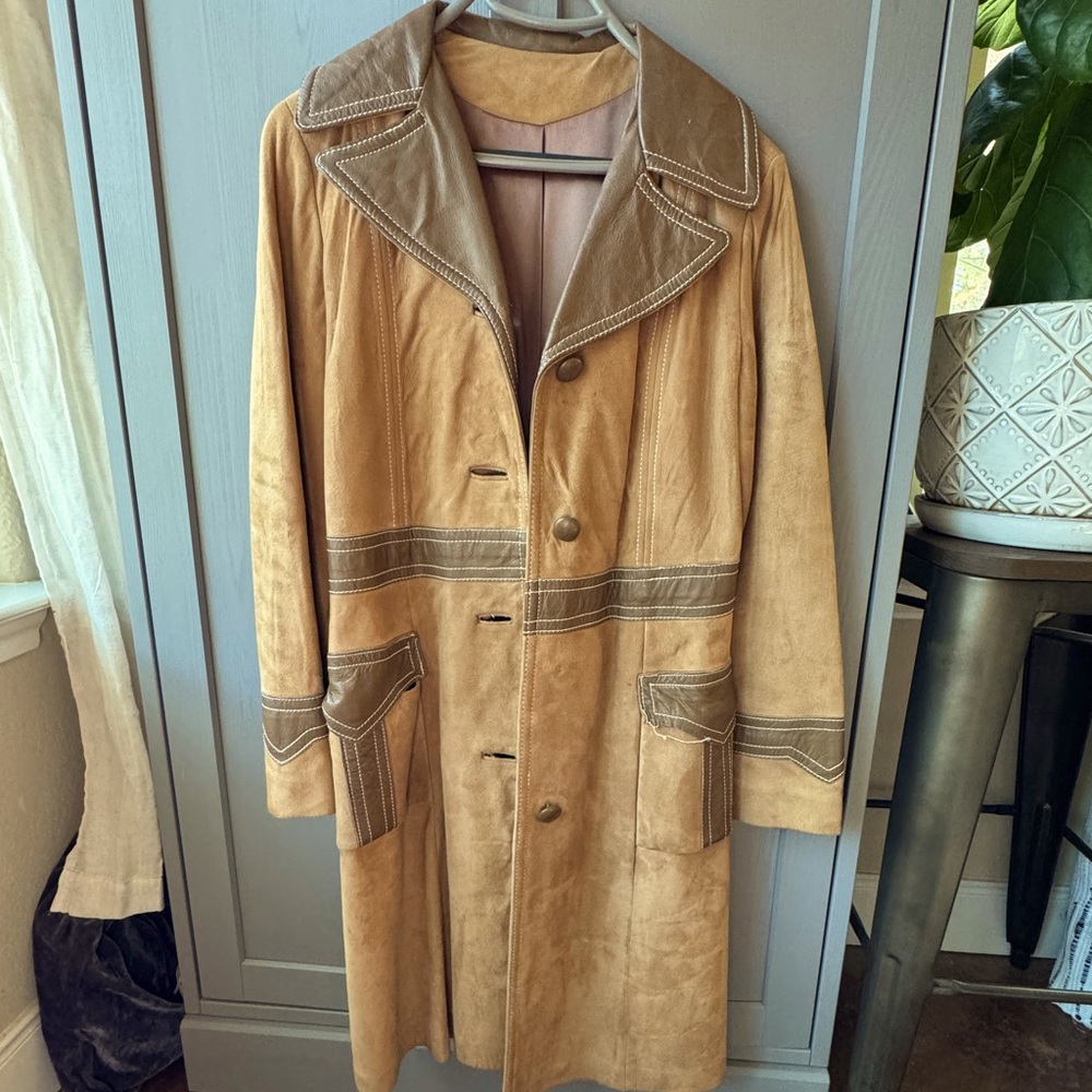 Very cool vintage suede and leather mid thigh length coat.